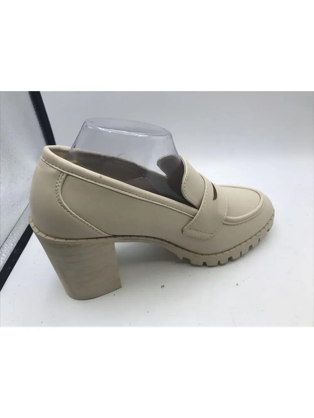 Forever Penny Loafers Women Size 10 Beige Rounded Toe Slip On Chunky Heel